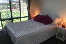 Kalkie Apartment | The Love Shack Air-Con Pool Wifi Netflix Private
