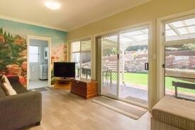 Gerroa House | Idyllic 3BR Gerroa Beach House & Garden +NETFLIX