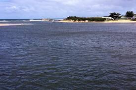 Peterborough House | Peterborough Foreshore Holiday Accommodation