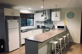 Portarlington House | “Baydreamer” Family & Dog friendly-400m to beach