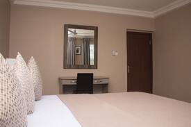 Asylum Down Apartment | Manjaro Suites ''Premium''