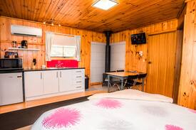 Seppeltsfield Cabin | Log Cabin Family - separate bunk room - 1 night