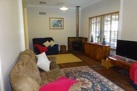 Dwellingup House | Hideaway ; pet friendly! Late checkout available!