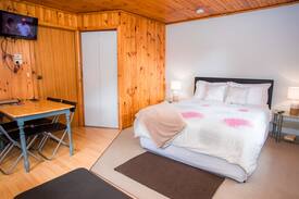 Seppeltsfield Cabin | Log Cabin Family - separate bunk room - 1 night