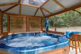 Watersleigh House | Forest Haven Hideaway - All linen provided