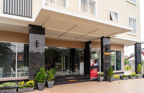 Serpong Hotel | RedDoorz Plus Near Teras Kota 3
