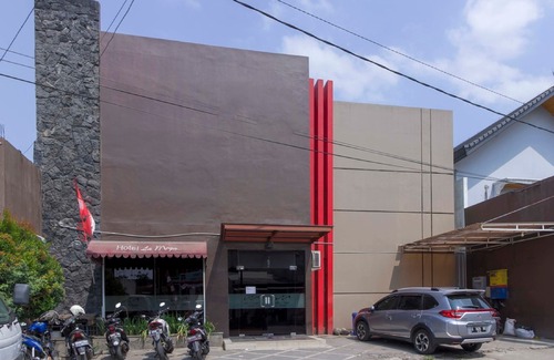 North Cirebon Hotel | RedDoorz Near Pasar Pagi Cirebon