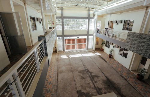 Angeles City Hotel | OYO 645 Ljenj Apartelle