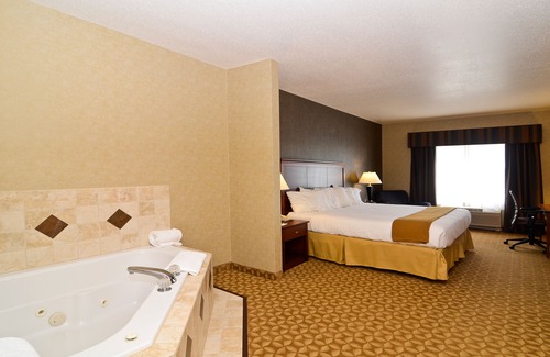 Fort Atkinson Hotel | Holiday Inn Express Hotel & Suites Fort Atkinson, an Ihg Hotel