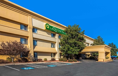 North Little Rock Hotel | La Quinta by Wyndham N Little Rock - McCain Mall