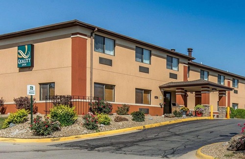 Cedar Rapids Hotel | Quality Inn at Collins Road - Cedar Rapids