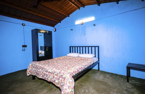 Satara Hotel | Cozy Basic Room in A Picturesque Wada 3