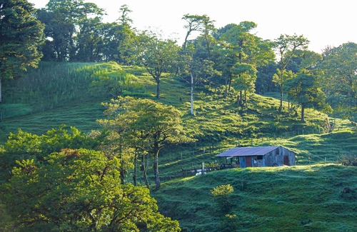 Quebrada Grande Hotel | Burbi Lake Lodge