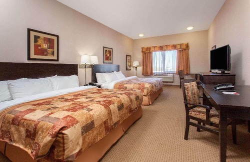 Brooks Hotel | Ramada by Wyndham Brooks