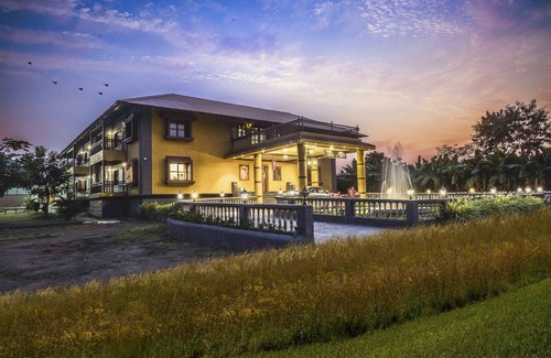 Satara Hotel | Cozy Basic Room in A Picturesque Wada 9