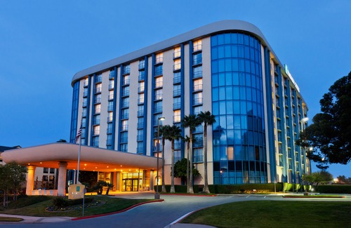 The East Side Hotel | Embassy Suites San Francisco Airport - South San Francisco