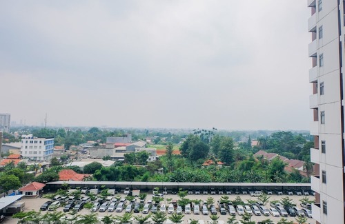 Serpong Hotel | Homey 2Br at Serpong Greenview Apartment