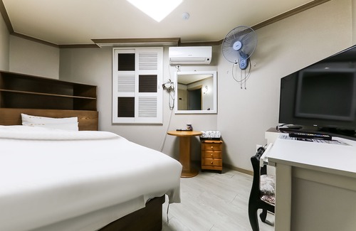 Dong-gu Hotel | Daejeon Yongjeon Sol-b