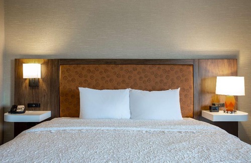 Watertown Hotel | Hampton Inn Watertown
