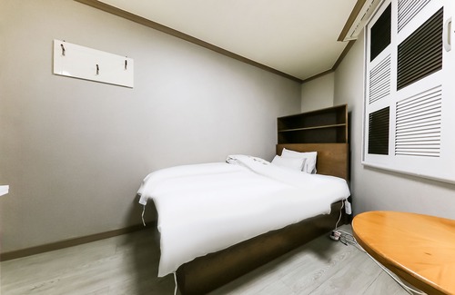 Dong-gu Hotel | Daejeon Yongjeon Sol-b