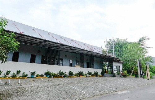 Dinoyo Hotel | RedDoorz @ Bukit Dieng 2