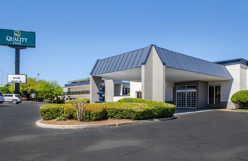 Laurel Hotel | Quality Inn & Suites