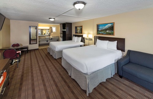 Medicine Hat Hotel | Econo Lodge Inn & Suites