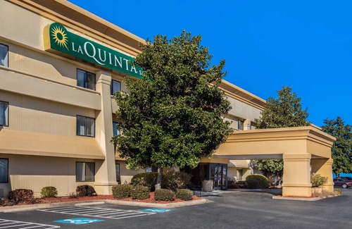 North Little Rock Hotel | La Quinta by Wyndham N Little Rock - McCain Mall