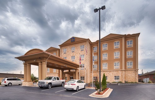 North Little Rock Hotel | Best Western Plus JFK Inn & Suites