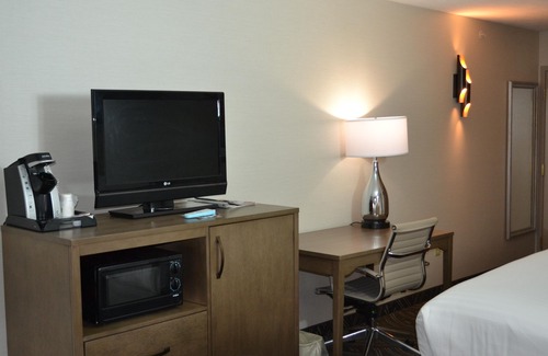 Kent Hotel | Holiday Inn Express & Suites Kent - University Area