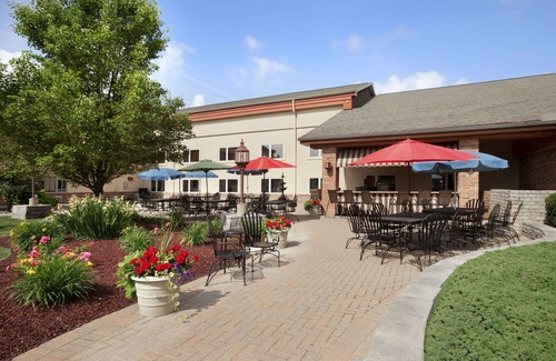Saginaw Hotel | Ramada by Wyndham Saginaw Hotel & Suites