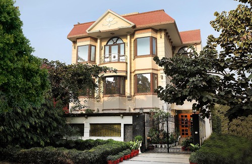 DLF City Hotel | Ahuja Residency Cyber City I