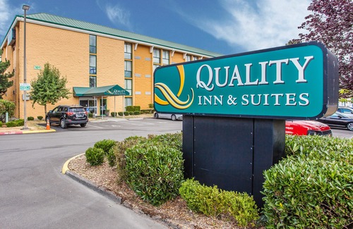 Silver Lake Hotel | Quality Inn & Suites Everett