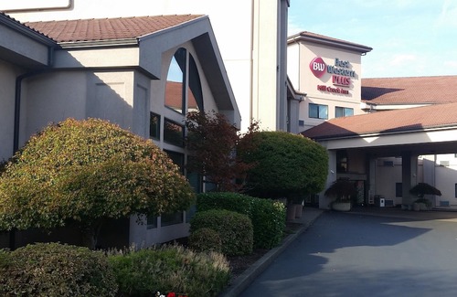 Southeast Salem Hotel | Best Western Plus Mill Creek Inn