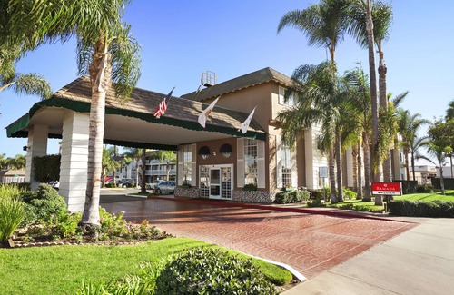 Downtown Hotel | Ramada by Wyndham Costa Mesa/Newport Beach