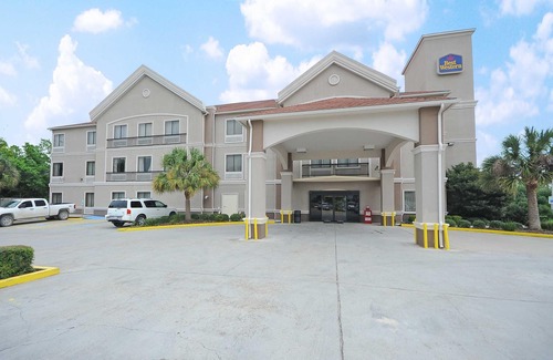 Clute Hotel | Baymont by Wyndham Clute