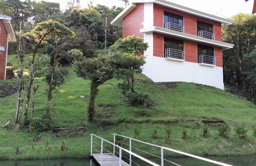 Quebrada Grande Hotel | Burbi Lake Lodge