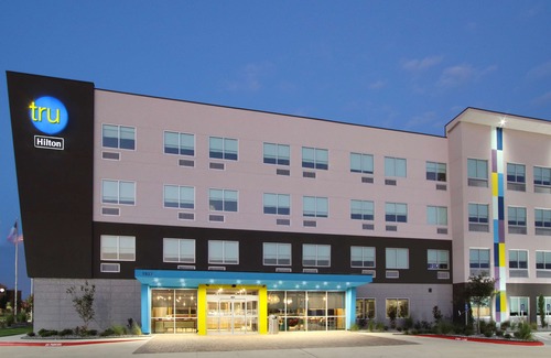 Bryan Hotel | Tru by Hilton Bryan College Station