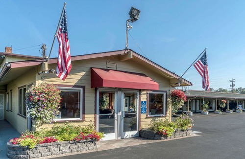 City Center Medford Hotel | Rodeway Inn Medford