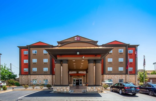 North Little Rock Hotel | Best Western Plus JFK Inn & Suites