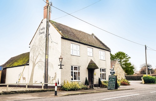 Mudford Hotel | The Half Moon Inn and Country Lodge
