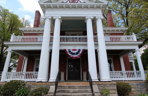 Scottdale Hotel | South Broadway Manor