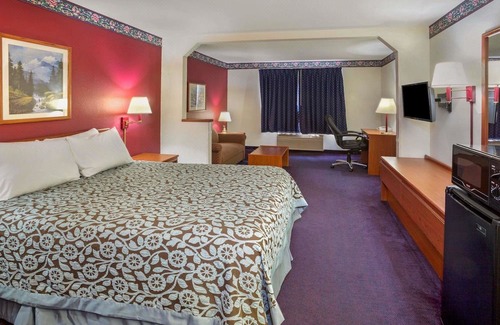 Gresham Hotel | Days Inn & Suites by Wyndham Gresham