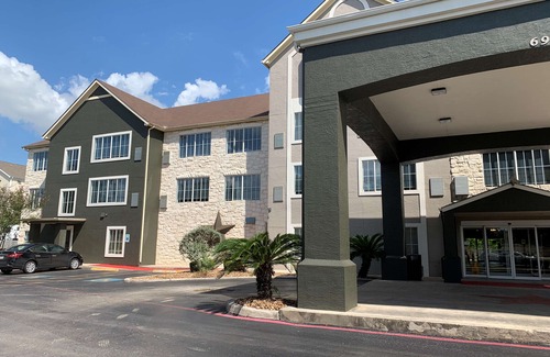 North San Antonio - SAT Hotel | SureStay Plus by Best Western San Antonio Fort Sam Houston