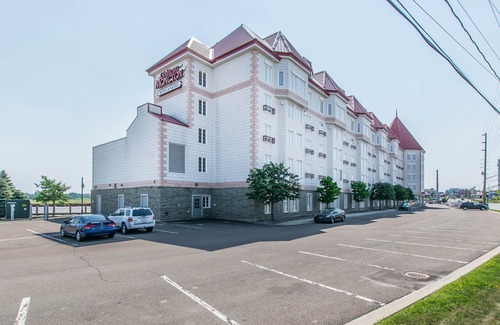 Moncton Hotel | Chateau Moncton Trademark Collection by Wyndham