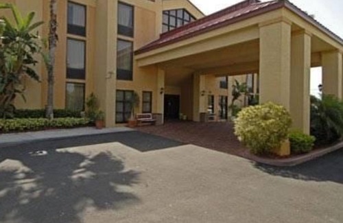 Lantana Hotel | Comfort Inn & Suites Lantana - West Palm Beach South