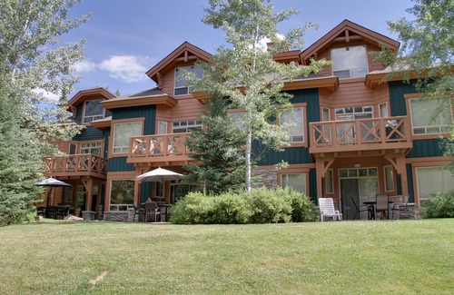 East Kootenay Hotel | Embarc Panorama