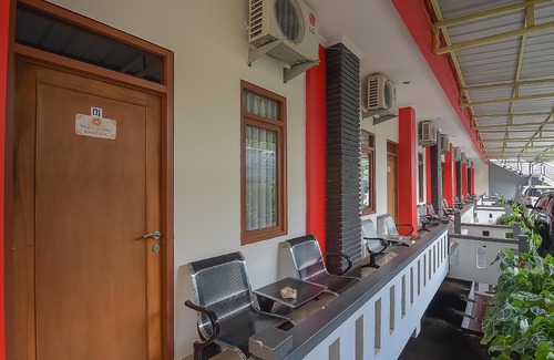 Cileunyi Hotel | RedDoorz Near Ipdn 2