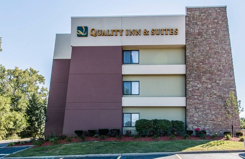 Warren Hotel | Quality Inn & Suites Warren - Detroit
