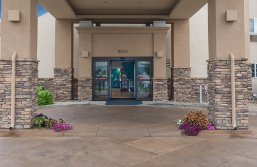 Wheat Ridge Hotel | Holiday Inn Express & Suites Wheat Ridge-Denver West, an Ihg Hotel